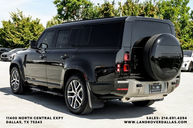 Used 2025 Santorini Black Metallic Land Rover X-Dynamic SE image 8