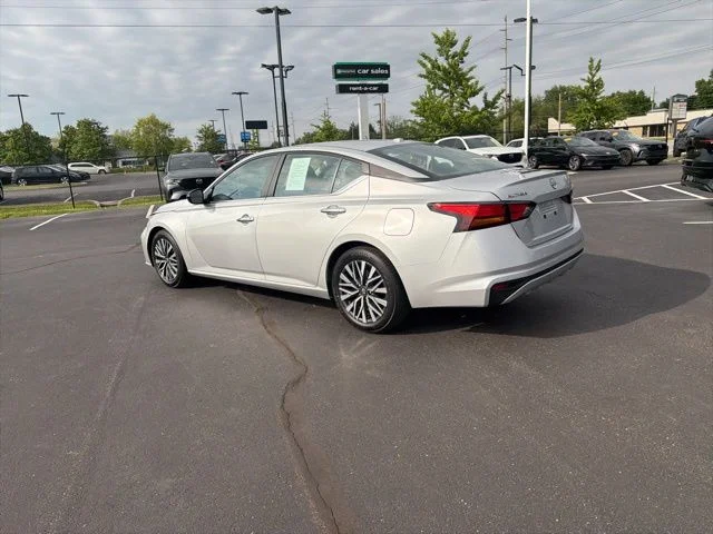 2025 Nissan Altima SV - Photo 14