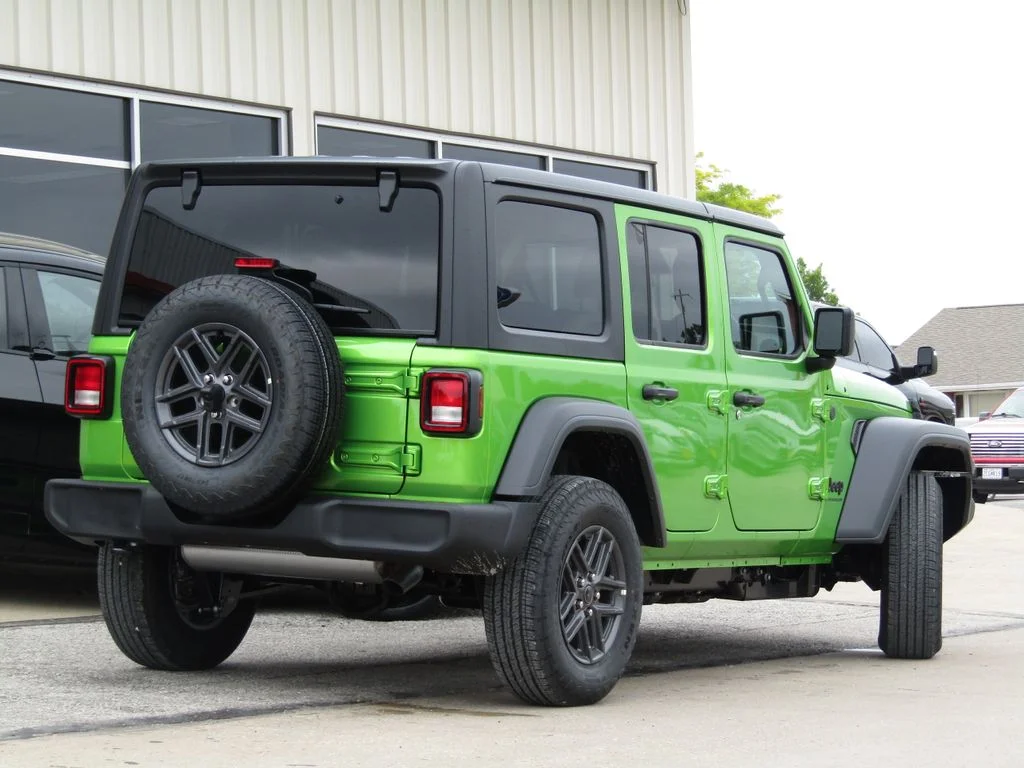 New 2026 Mojito Clearcoat Jeep Sport RHD image 3