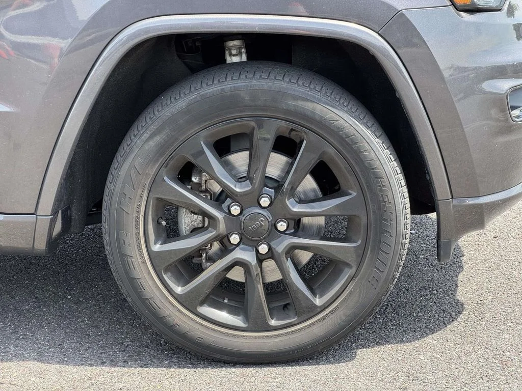 Used 2021 Gray Jeep Laredo X image 11