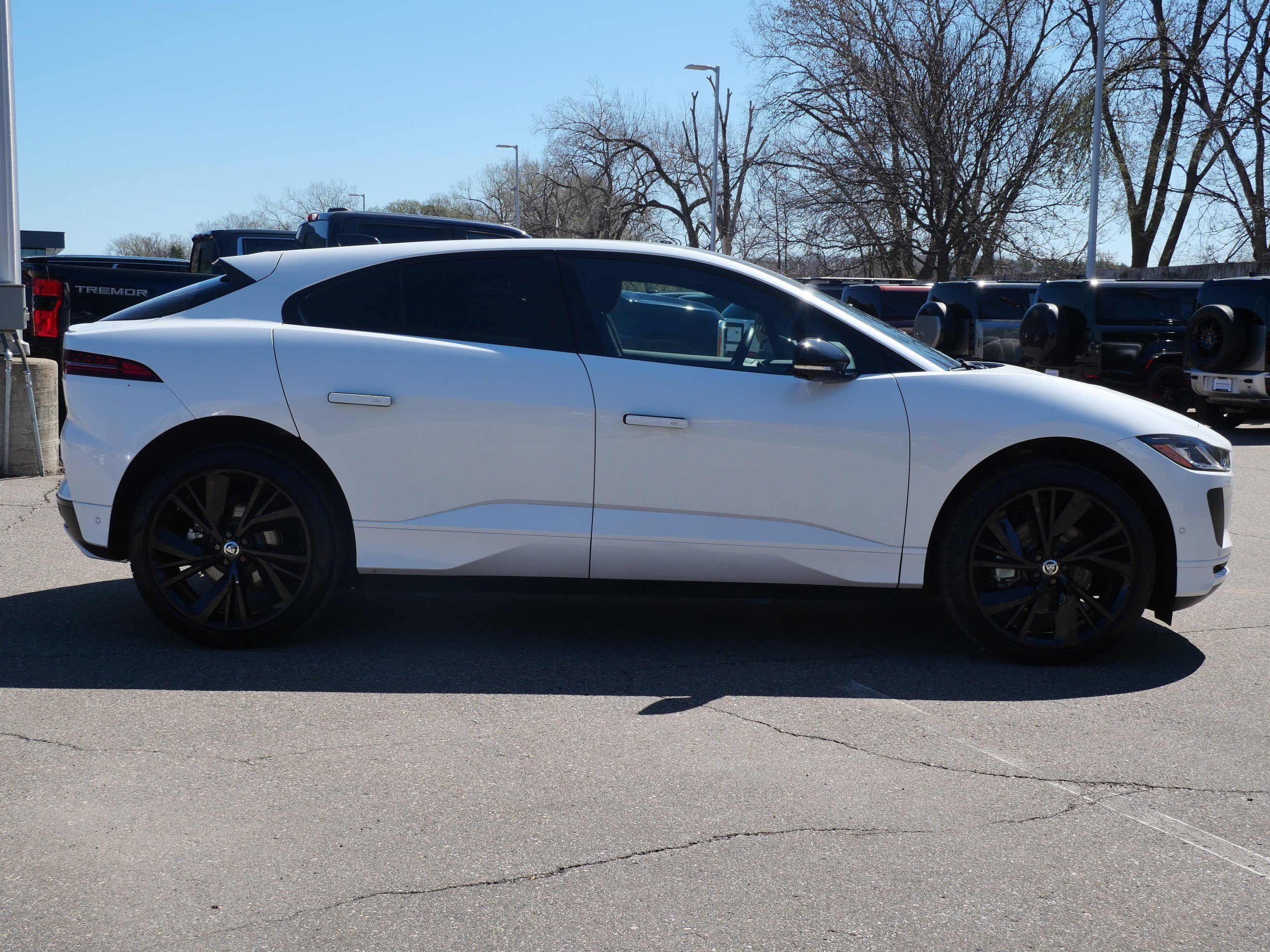 Used 2024 OTSUNI PEARL Jaguar R-Dynamic HSE image 6
