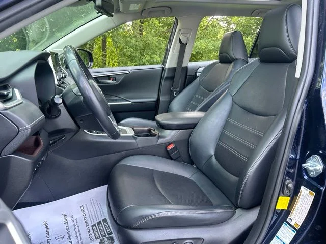 Used 2019  Toyota Limited image 15