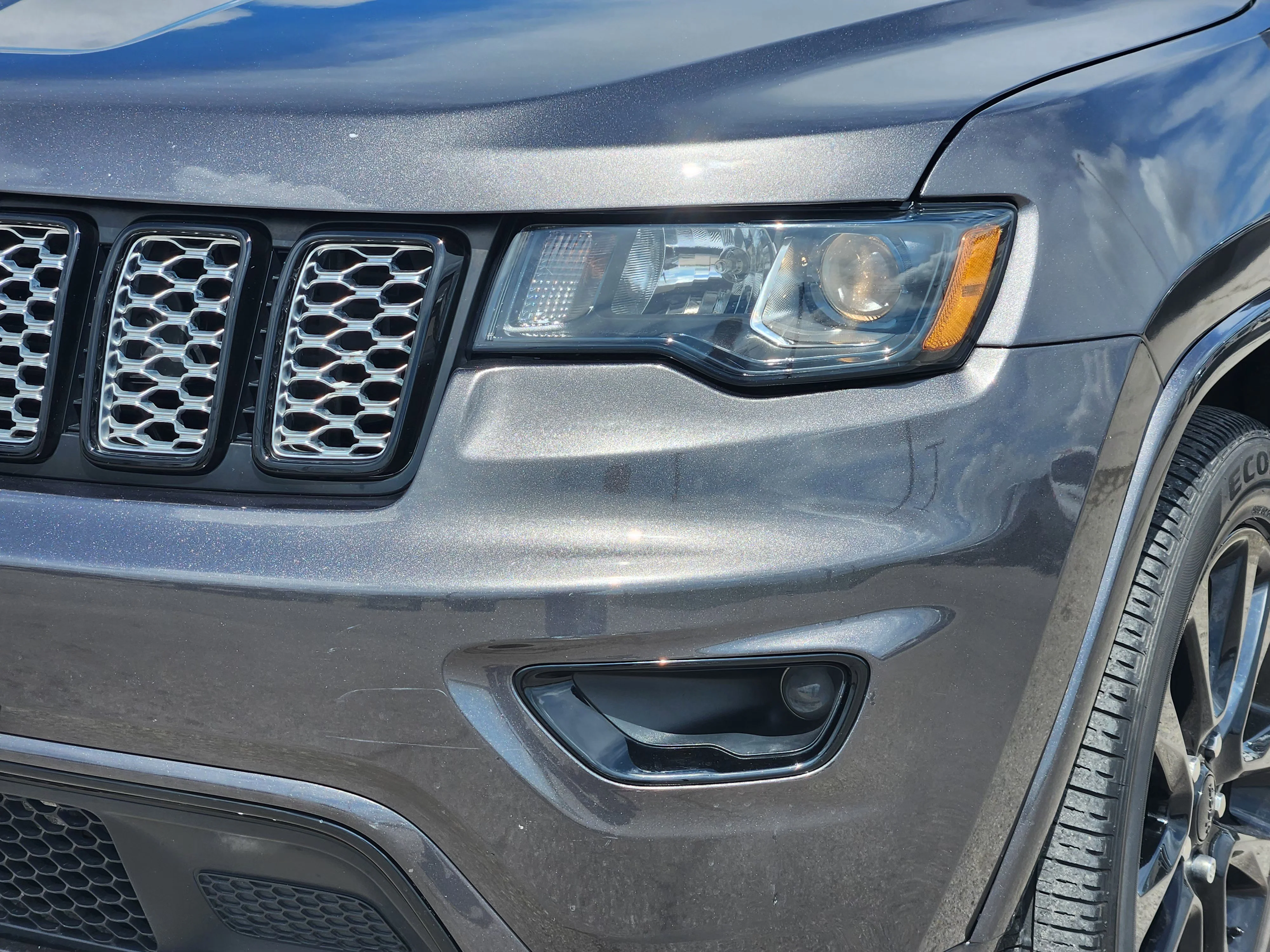 Used 2018 Granite Crystal Metallic Clearcoat Jeep Altitude image 8