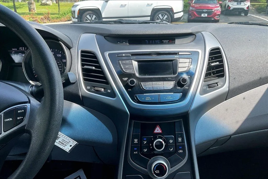 Used 2015 White Hyundai SE image 6