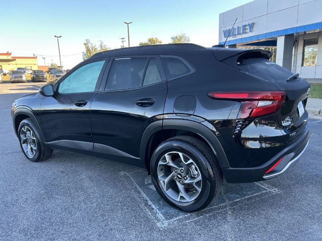 Used 2026 Mosaic Black Metallic Chevrolet LT image 7
