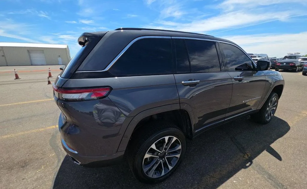 Used 2022 Gray Jeep Overland 4xe image 5