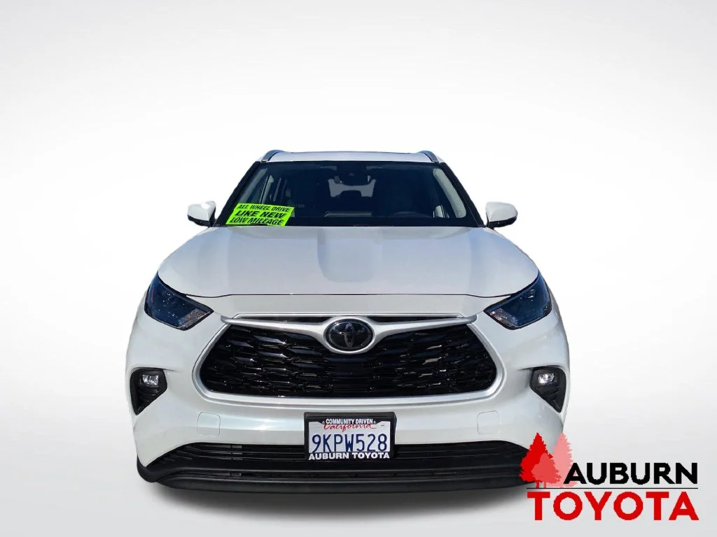 Used 2024 Wind Chill Pearl Toyota XLE image 2