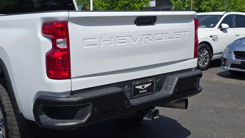 Used 2025 Summit White Chevrolet Custom image 13