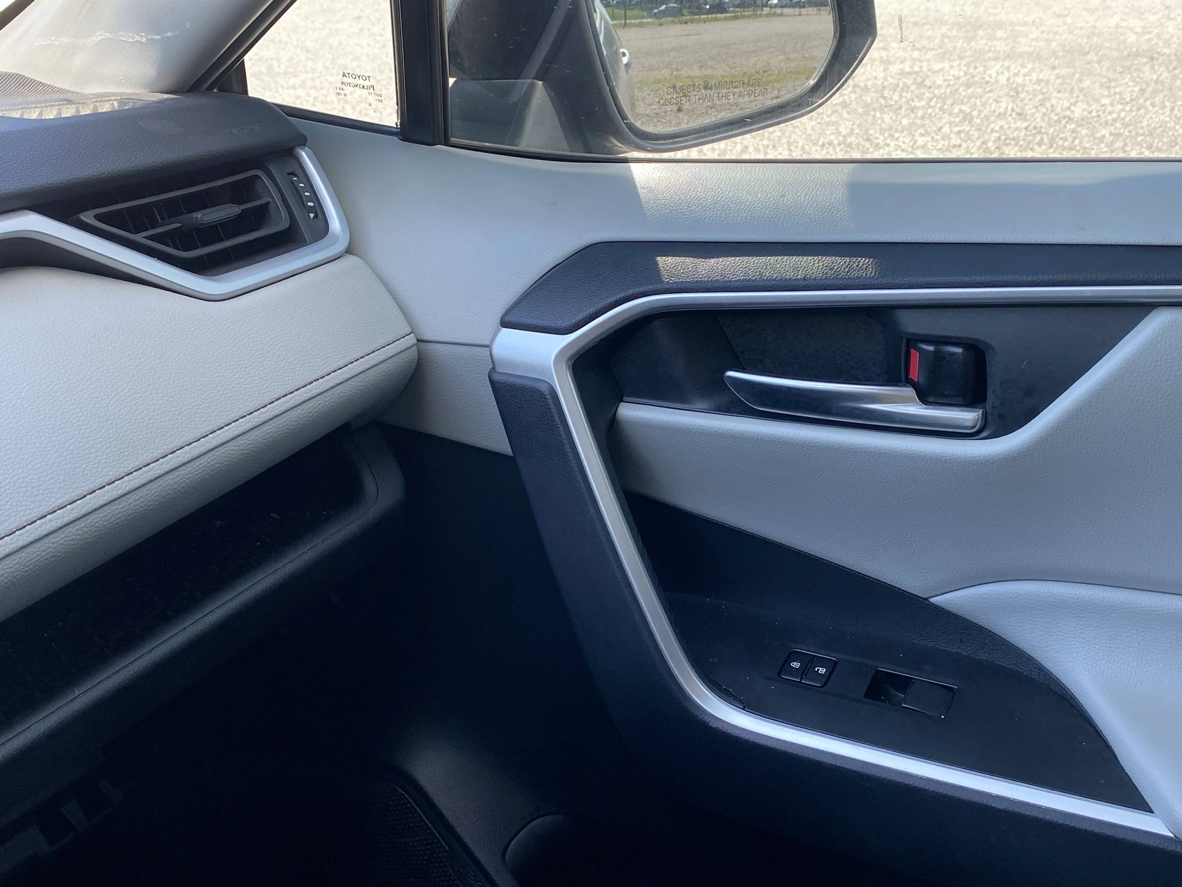 Used 2021 Silver Toyota XLE image 20
