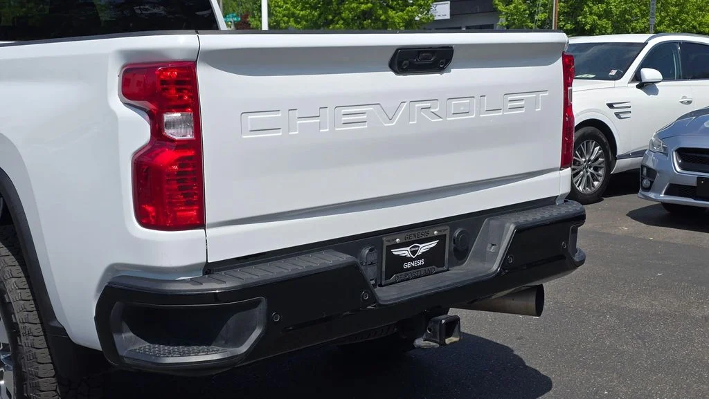 Used 2025 Summit White Chevrolet Custom image 13