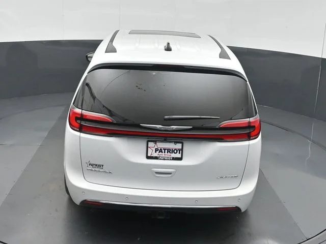 New 2026 Bright White Clear-Coat Exterior Paint Chrysler Limited image 38