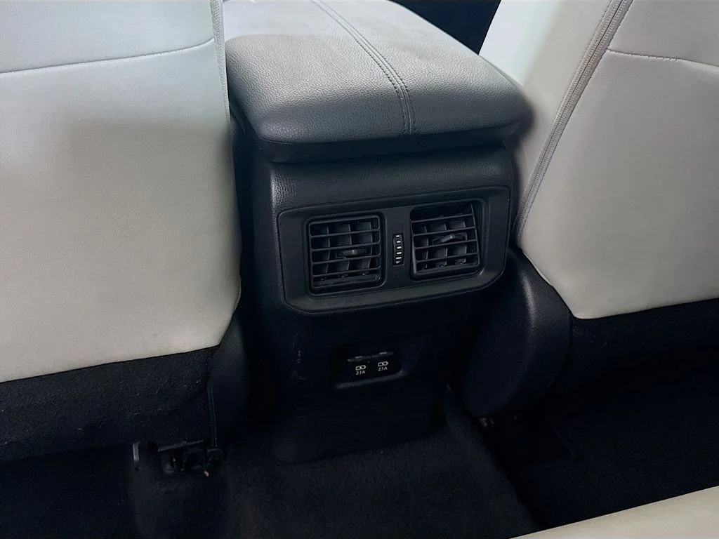 Used 2020 Silver Sky Metallic Toyota XLE Premium image 24