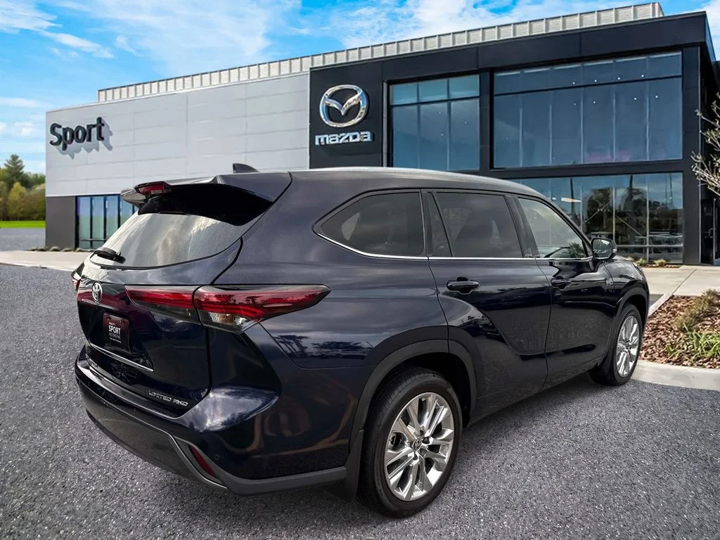 Used 2024  Toyota Limited image 3