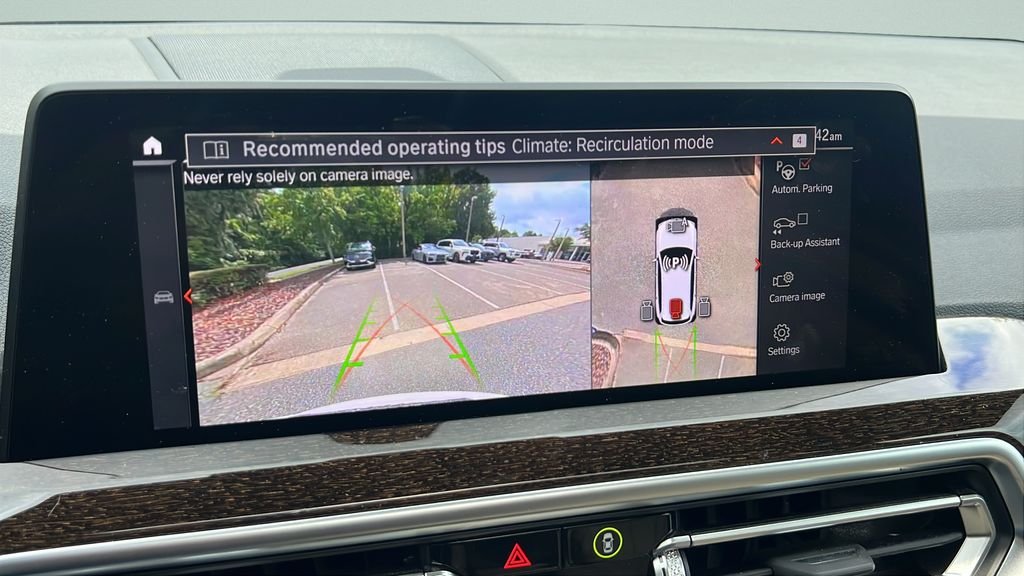 Used 2024 White BMW xDrive30i image 19