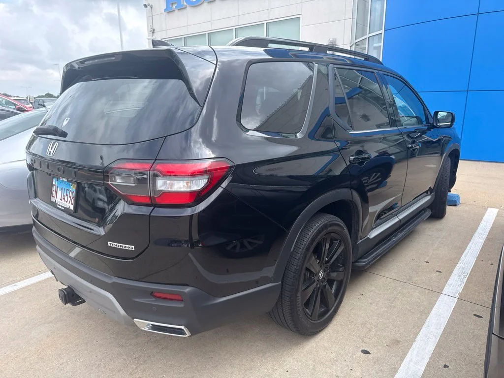 Used 2024  Honda Touring image 3