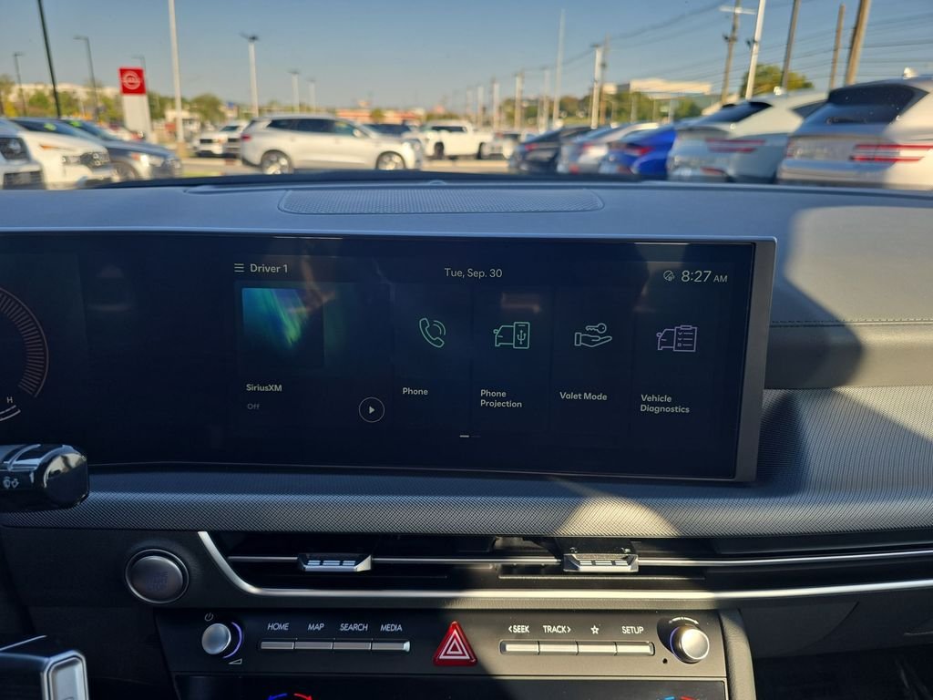 Used 2024 Black Hyundai SEL image 16