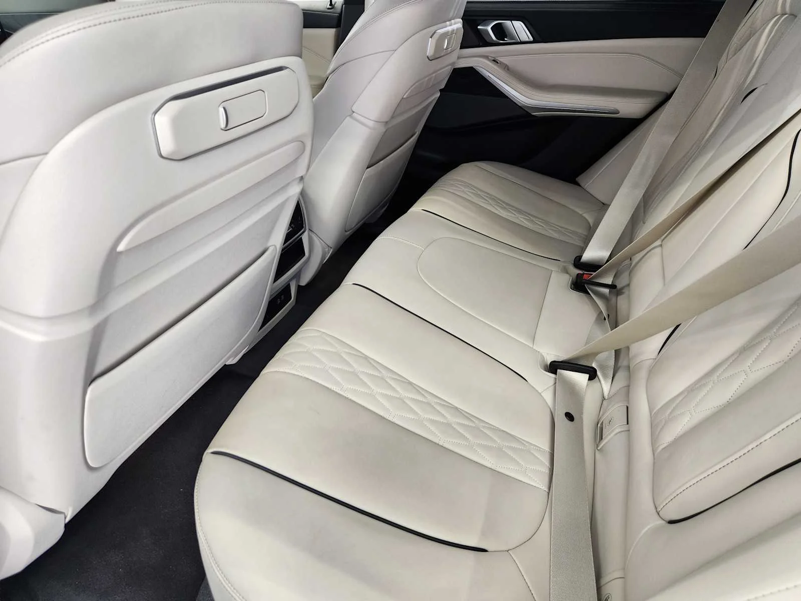 Certified Used 2024 Marina Bay Blue Metallic BMW M60i image 22