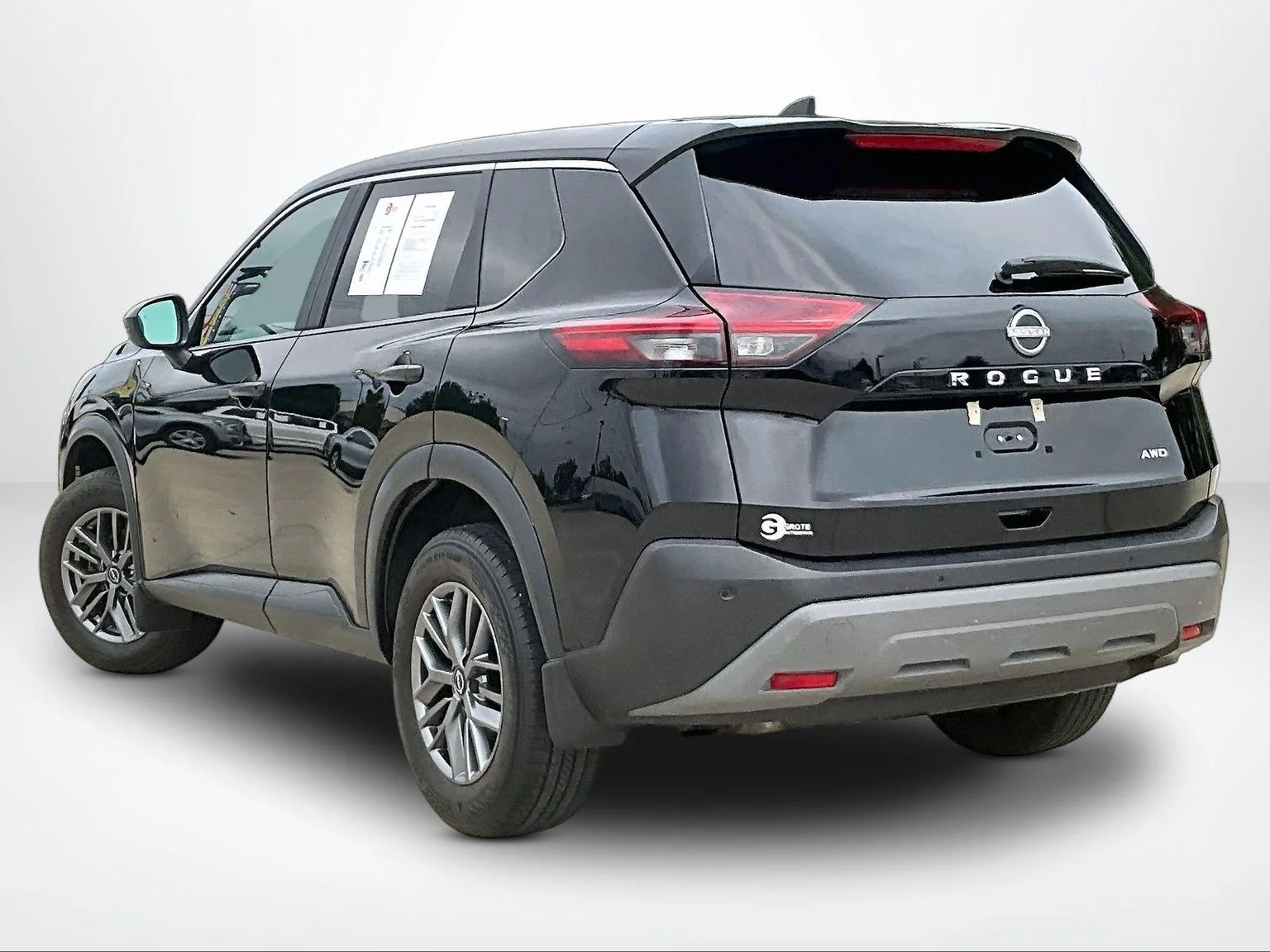 Used 2023 Black Nissan S image 13