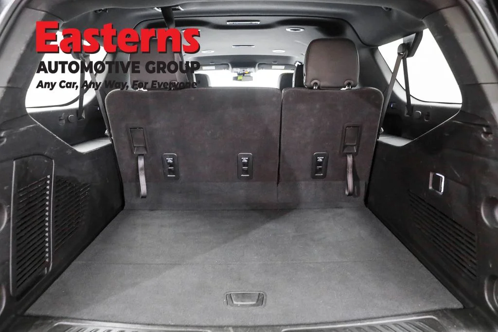 Used 2023 White GMC SLT image 9