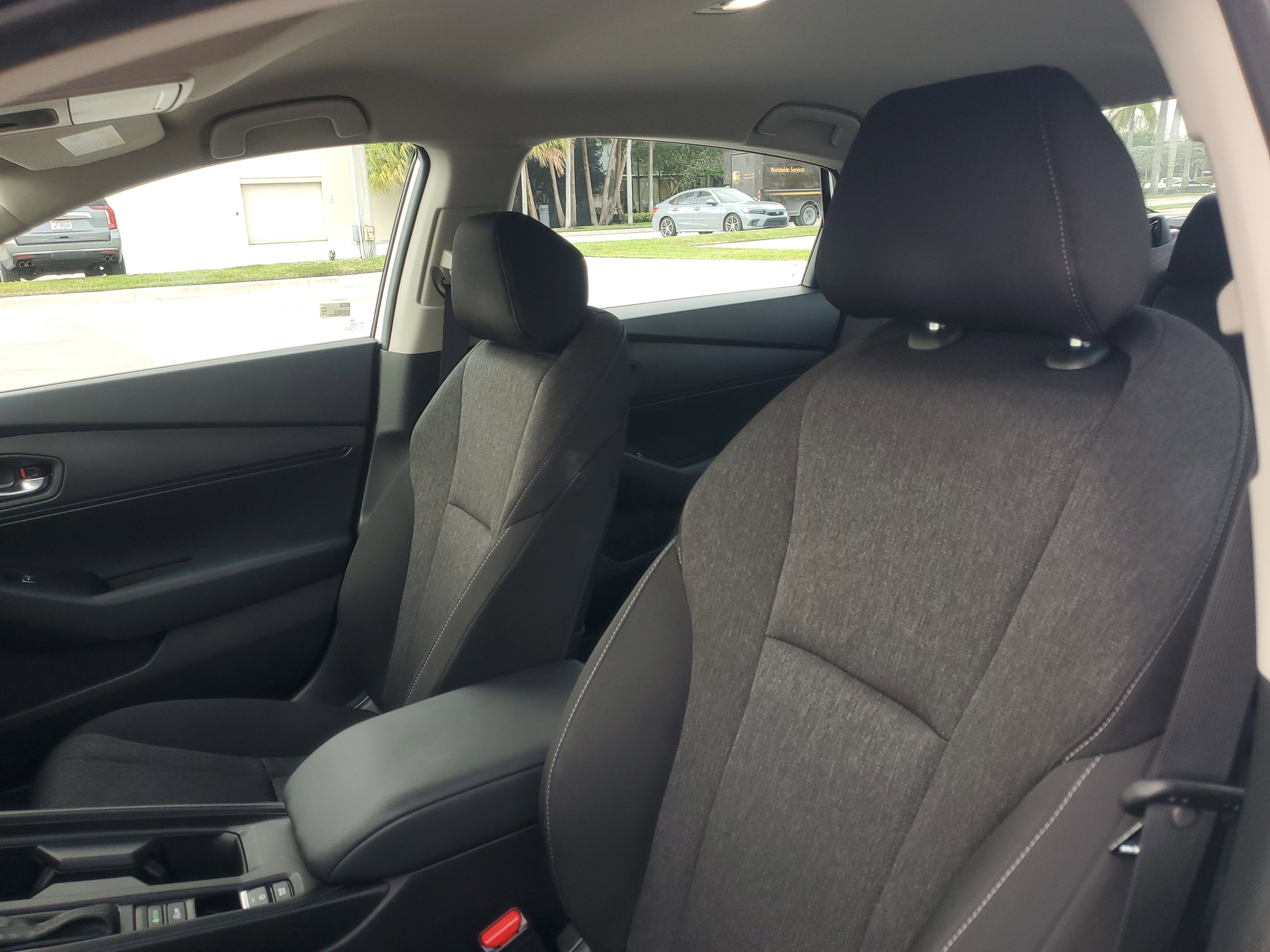 Used 2025 Platinum White Pearl Honda LX image 29