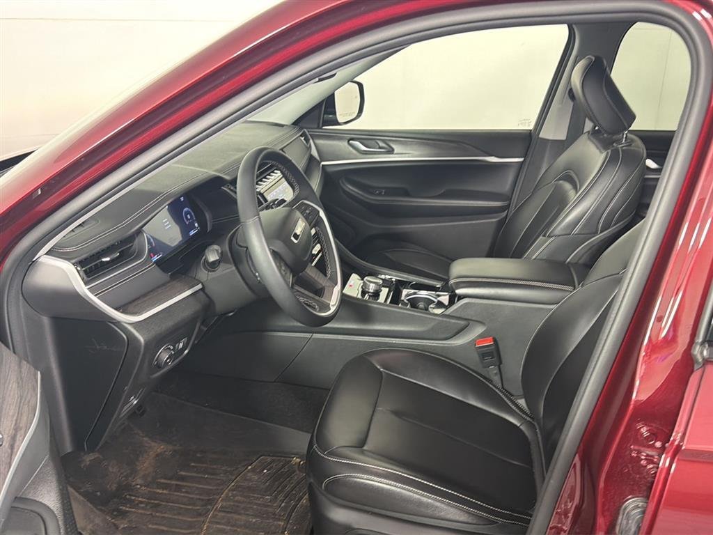 Used 2023 Velvet Red Pearlcoat Jeep Limited image 9