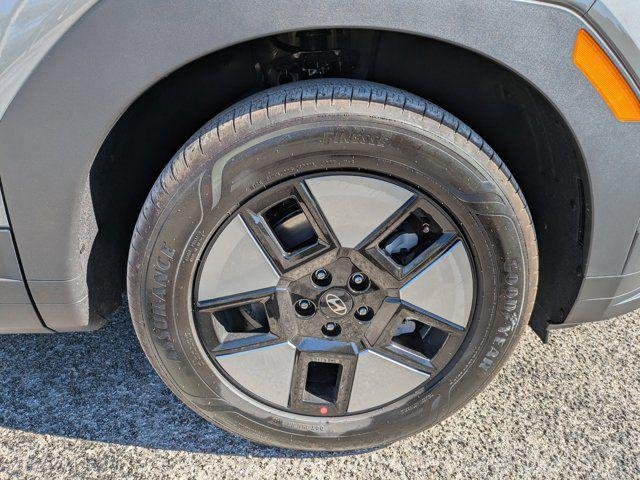 New 2026 Hampton Gray Hyundai SE image 32