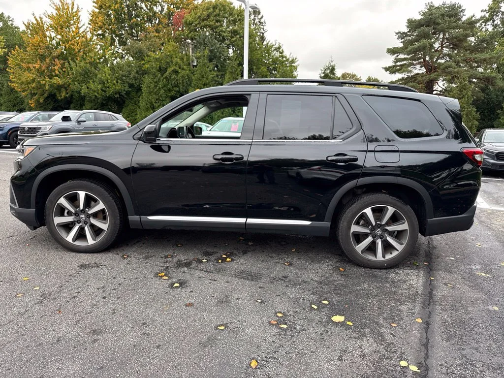 Certified Used 2024 Crystal Black Pearl Honda AWD ELITE image 3