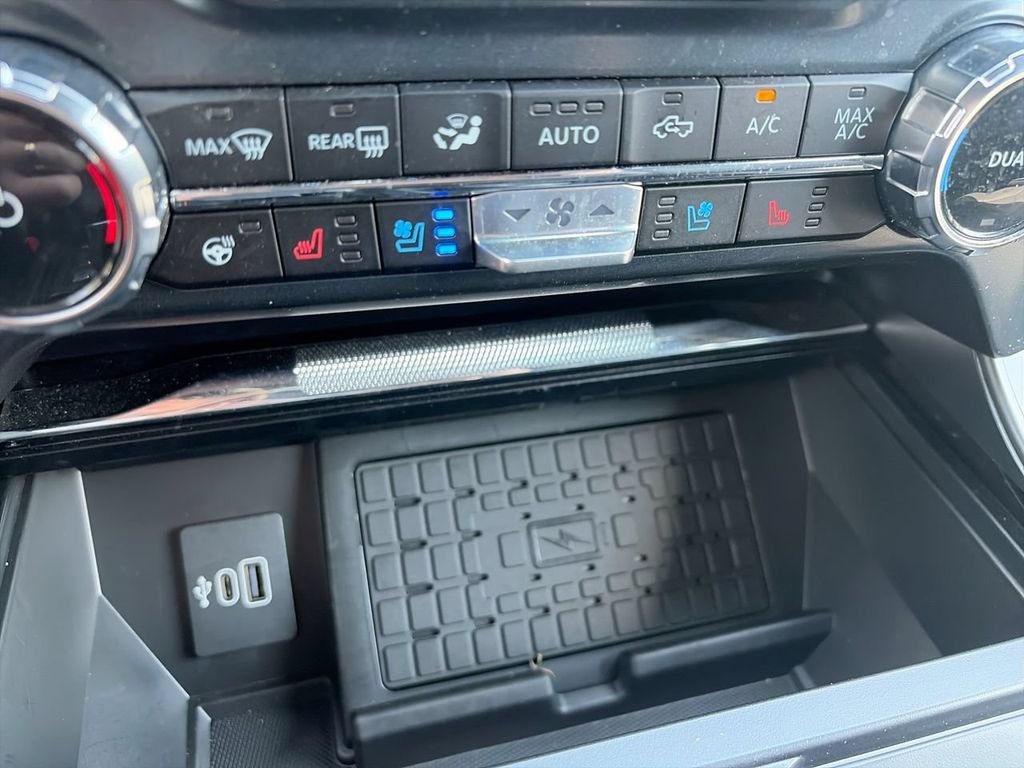 Used 2025 Silver Ford Lariat image 21