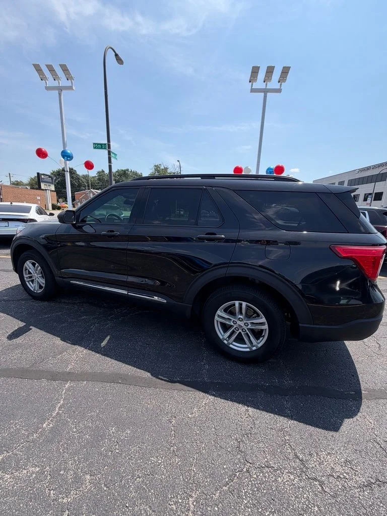 Certified Used 2022 Black Metallic Ford XLT image 2
