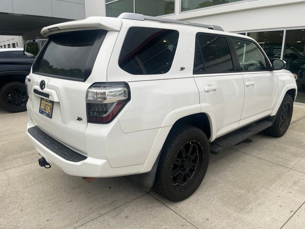 Used 2017 White Toyota SR5 image 3