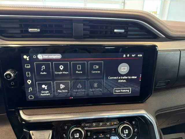 Used 2023 White GMC Denali image 28