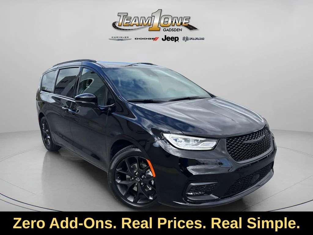 2026 Chrysler Pacifica Select's photo