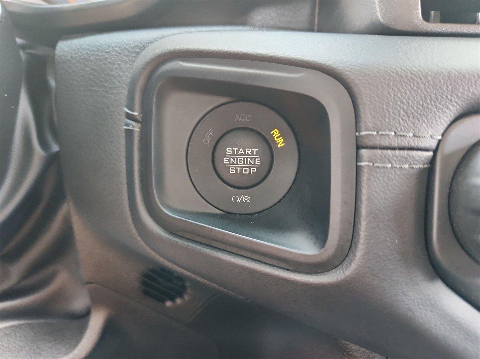 2024 Jeep Gladiator photo 16 of 33