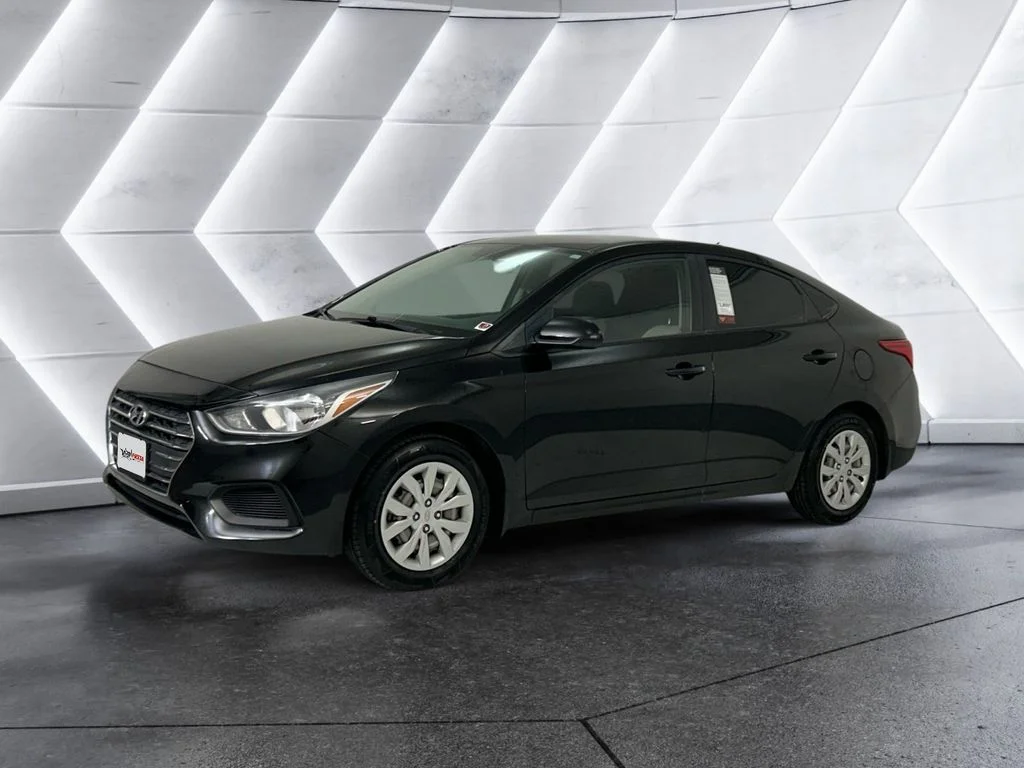 Used 2021 Black Hyundai SE image 3