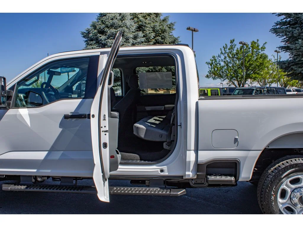 New 2026 OXFORD WHITE Ford XLT image 15
