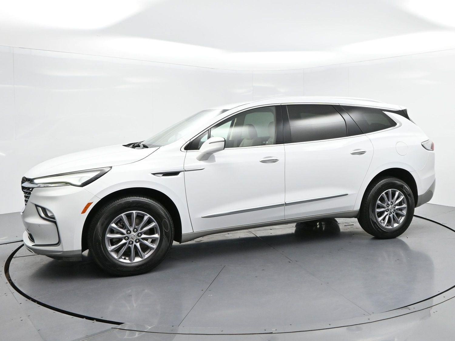 Used 2023 Summit White Buick Essence image 4