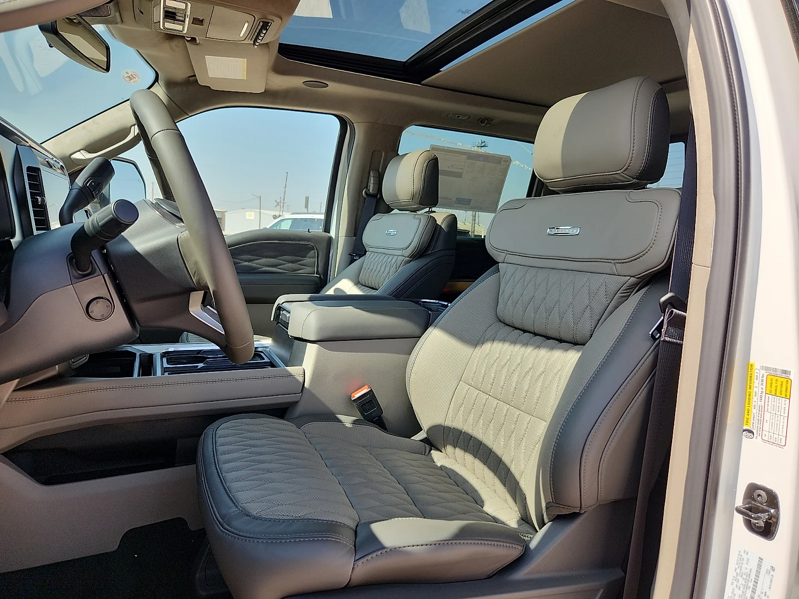 New 2026 Star White Metallic Tri-Coat Ford Platinum image 17