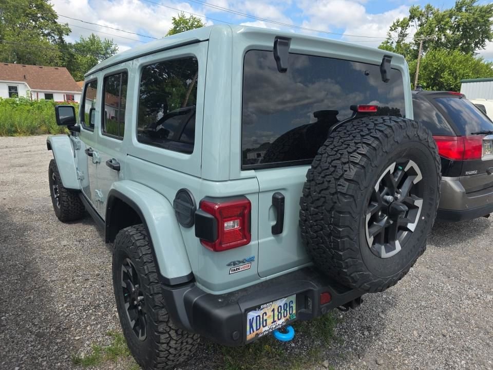 Used 2024 Earl Clearcoat Jeep Rubicon 4xe image 3