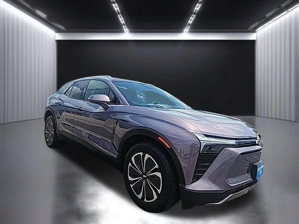 Used 2025 Gray Chevrolet LT image 6