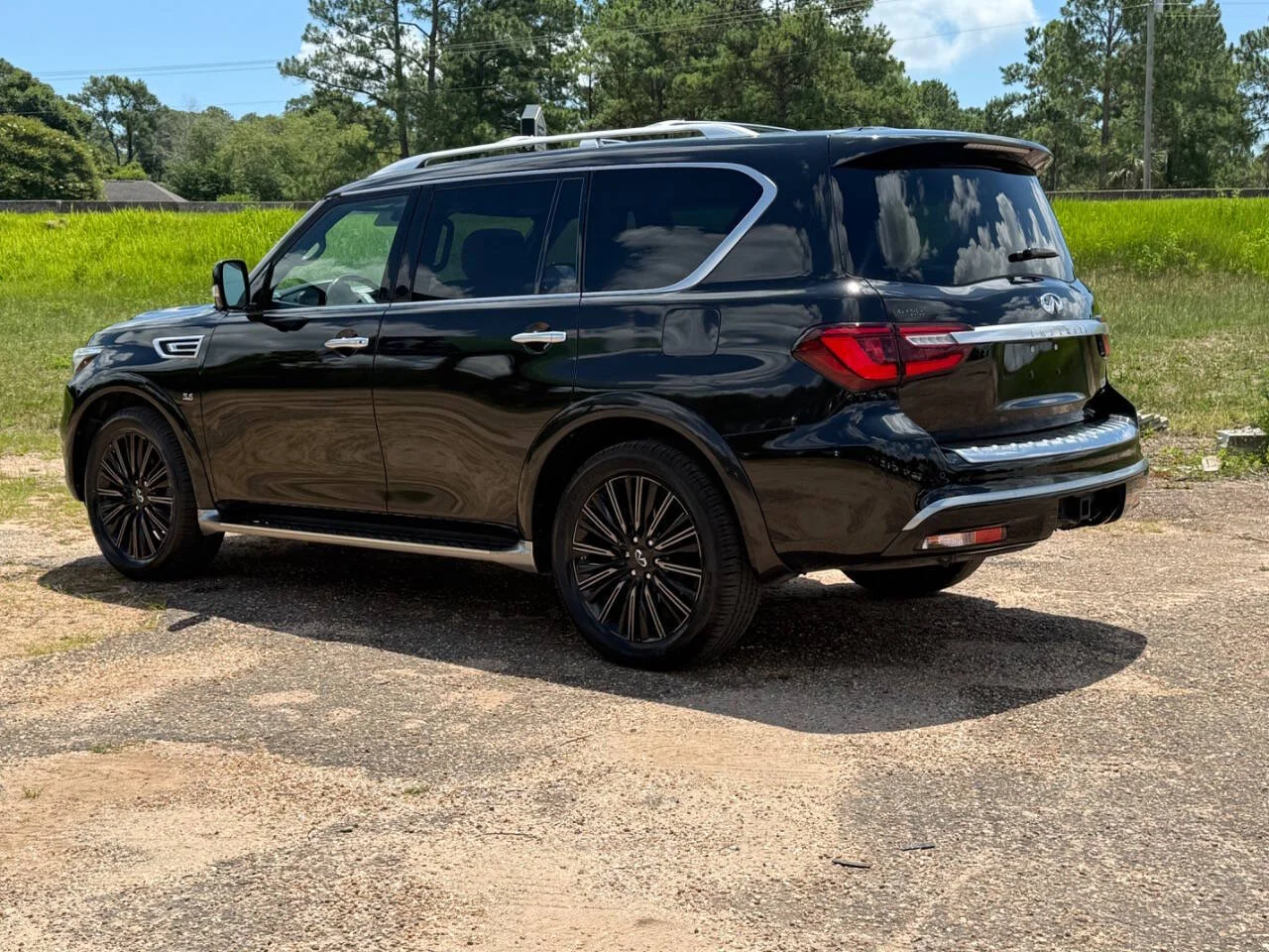 Used 2019 Black INFINITI Limited AWD 4dr SUV image 3