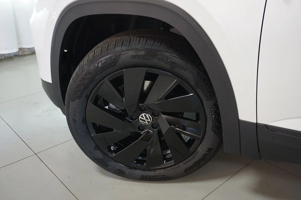 New 2026 White/off-white Volkswagen 2.0T SE w/Technology image 33