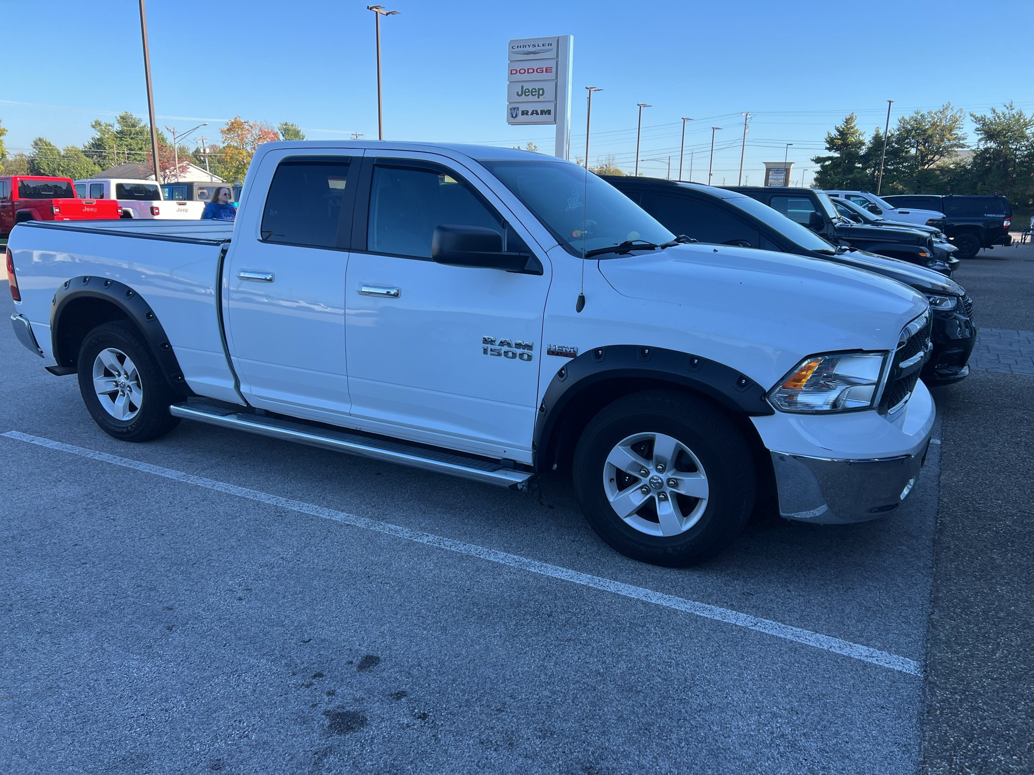 Used 2018 Bright White Clearcoat Ram SLT image 9