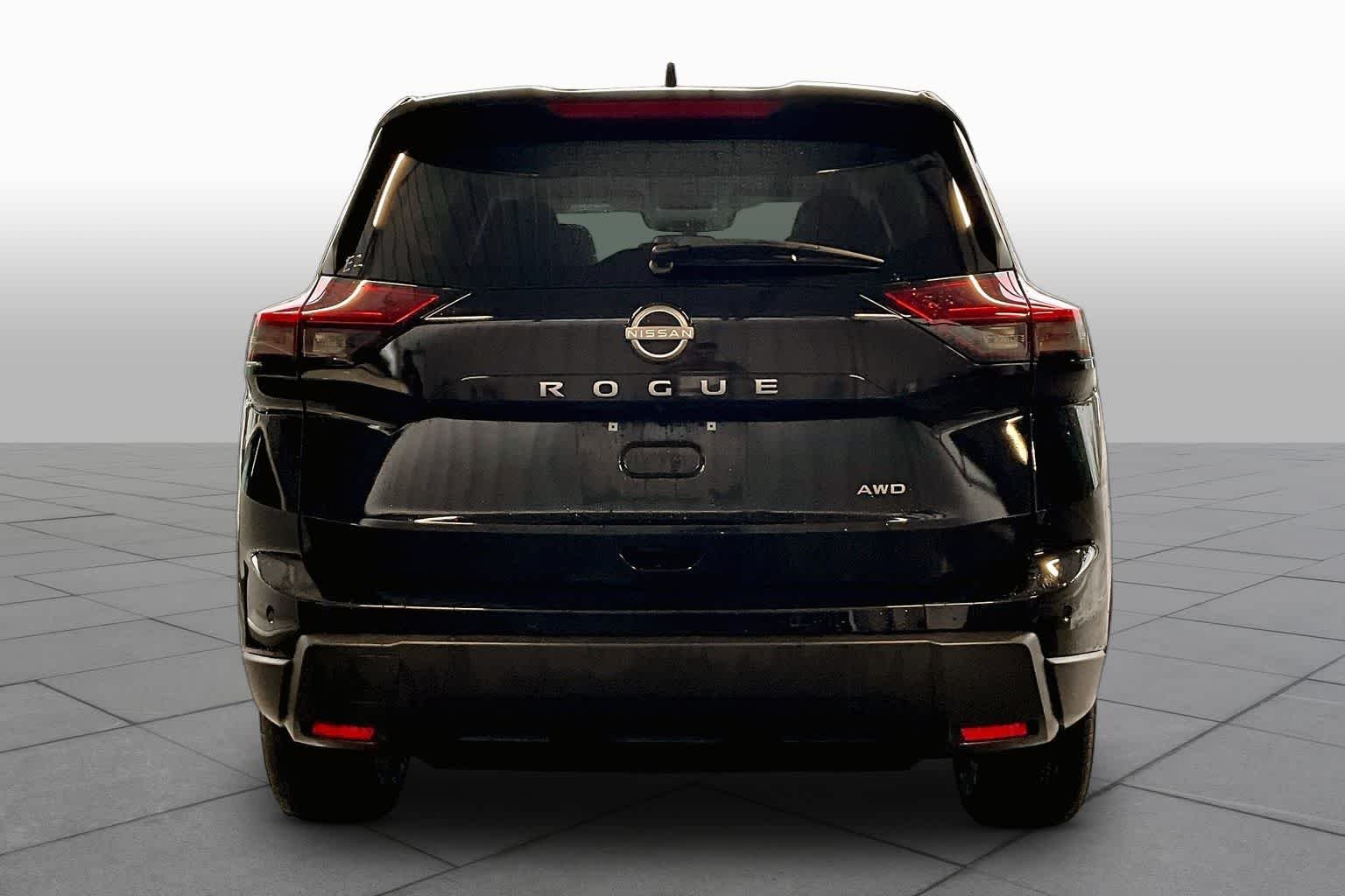 Used 2025 Super Black Nissan SV image 5
