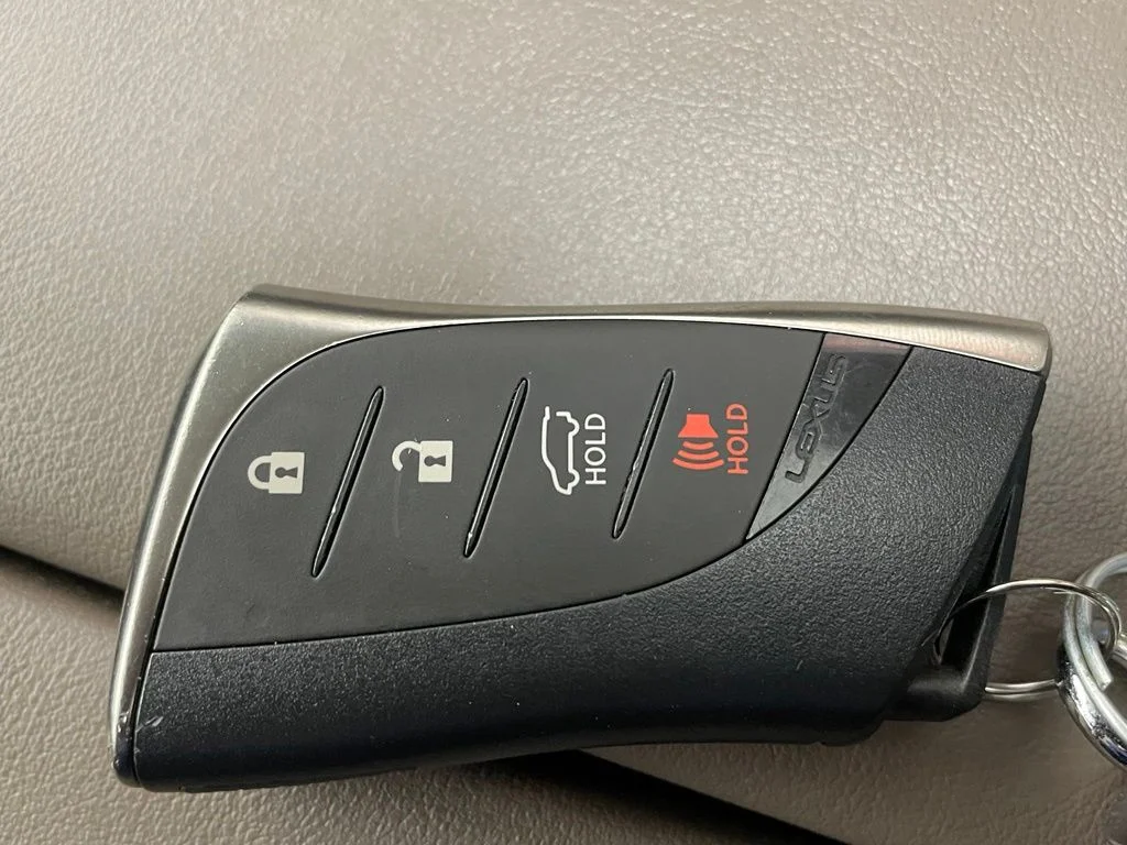 Used 2021  Lexus 460 Luxury image 33