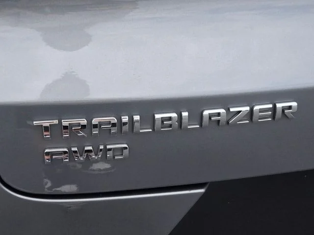 Used 2025 Gray Chevrolet LT image 17