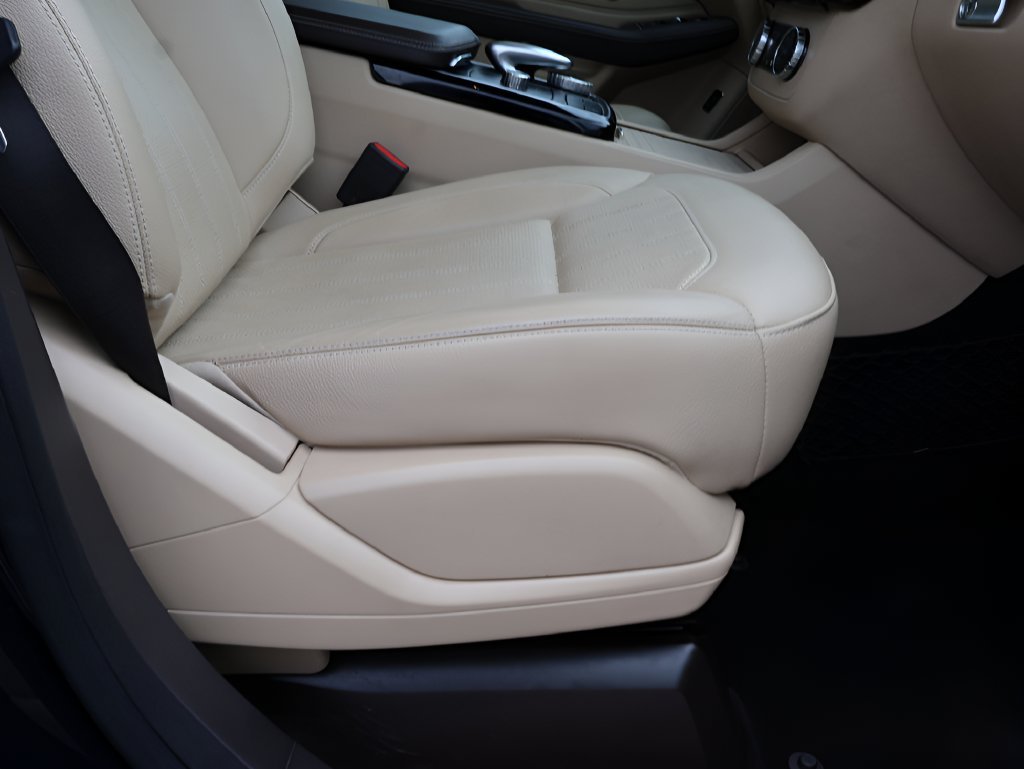 Used 2018 Brilliant Blue Metallic Mercedes-Benz GLE 350 image 12