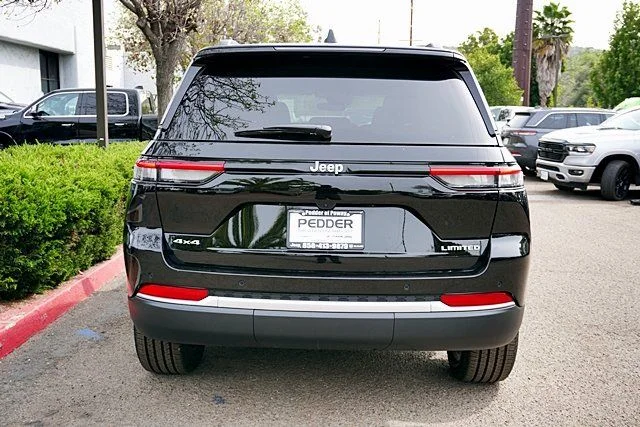 New 2026 Diamond Black Crystal Pearlcoat Jeep Limited image 10