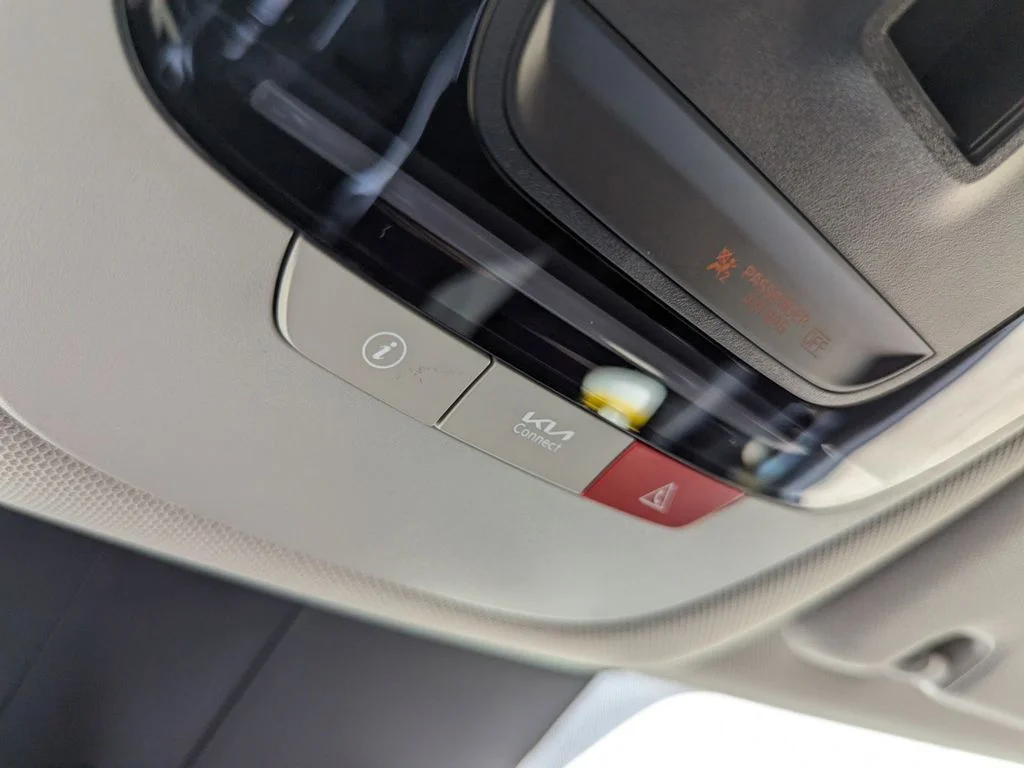 New 2023 RED Kia S FWD image 25