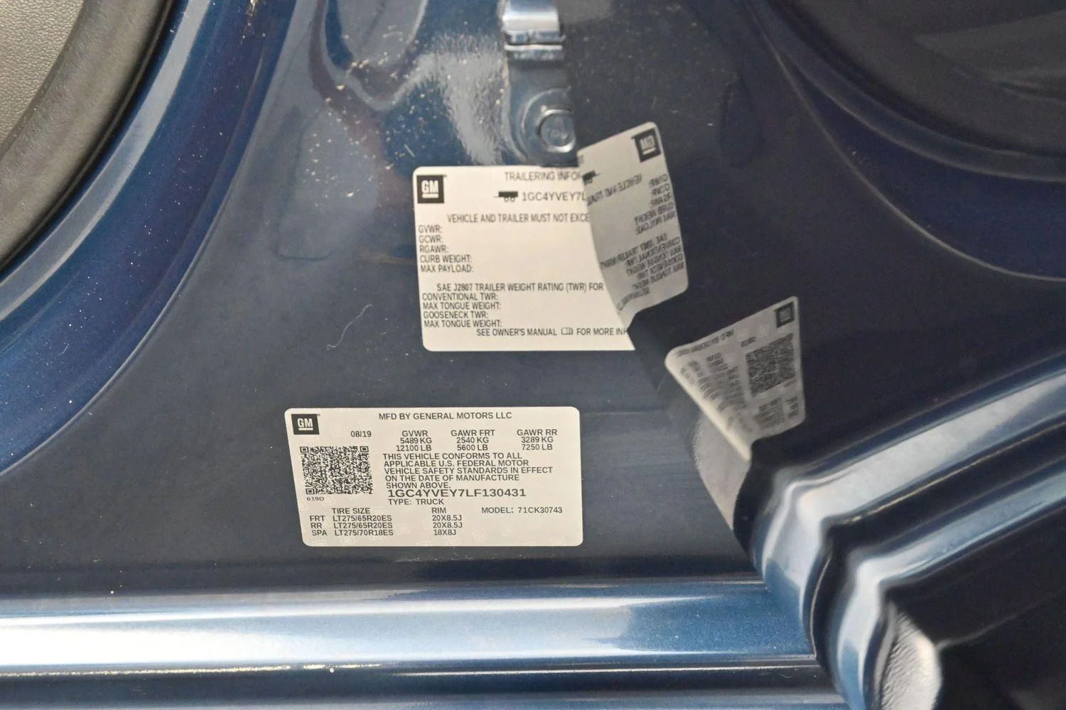 Used 2020 NORTHSKY BLUE METALLIC Chevrolet High Country image 39