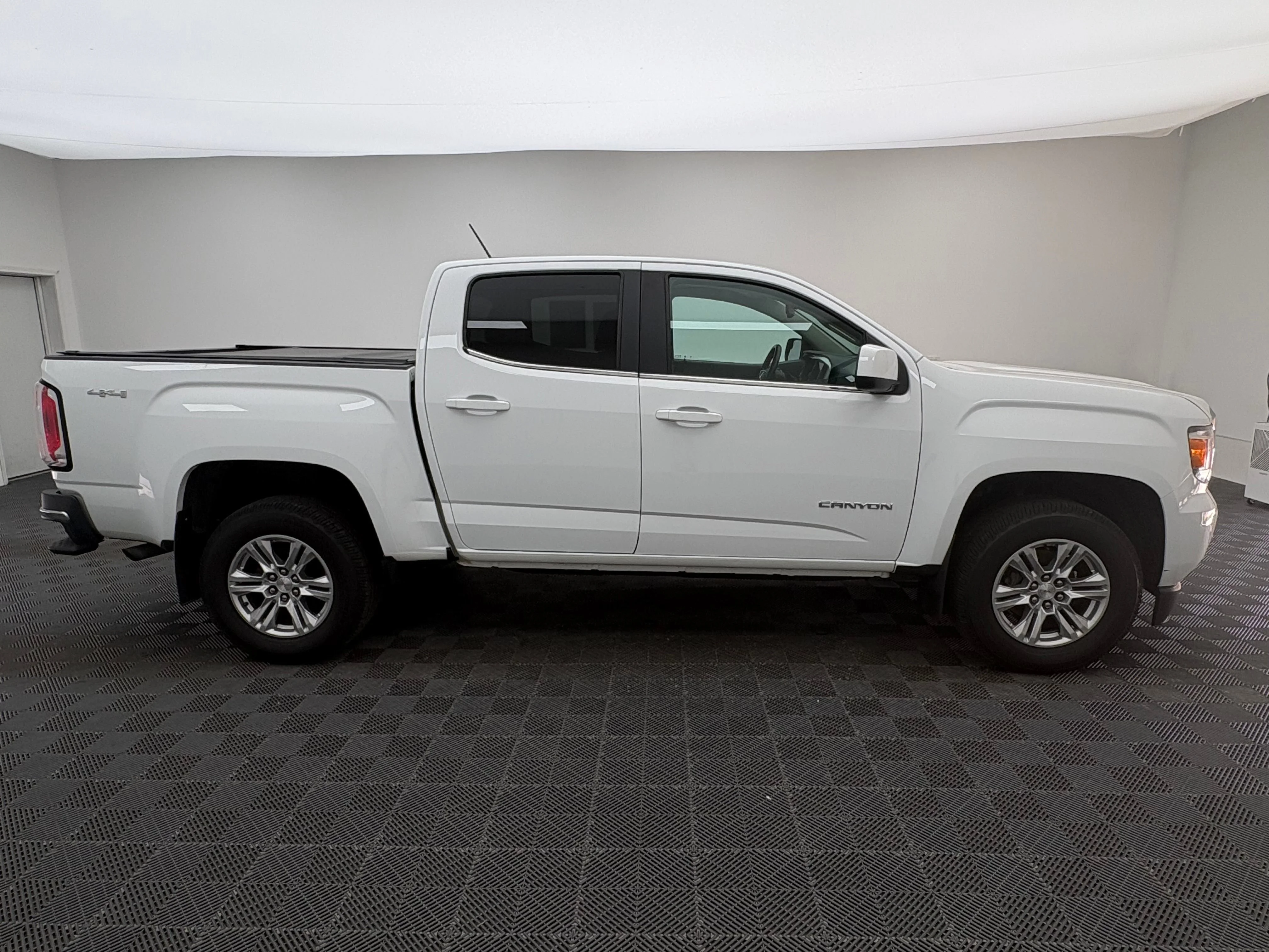 Used 2020 SUMMIT WHITE GMC 4WD SLE image 5